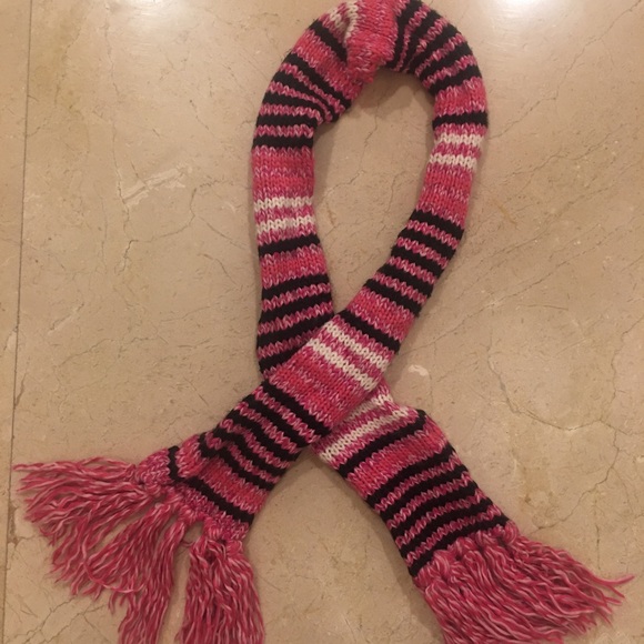 Girl’s 3-Piece Winter Set includes Scarf, Hat and Mittens Size 6-16 - Picture 2 of 4